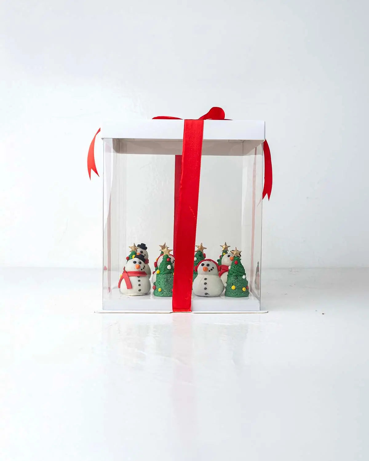 snowman-and-trees-cake-pops-dubai