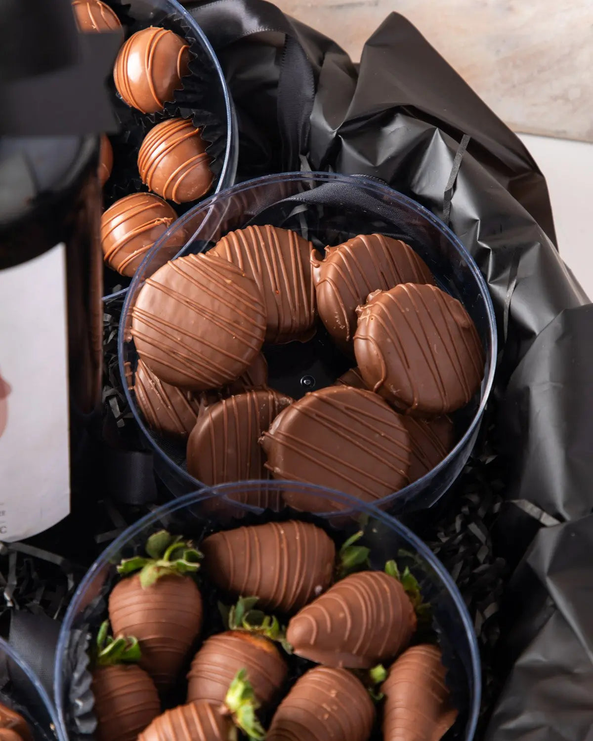 assorted-hamper-with-non-alcoholic-wine-dubai