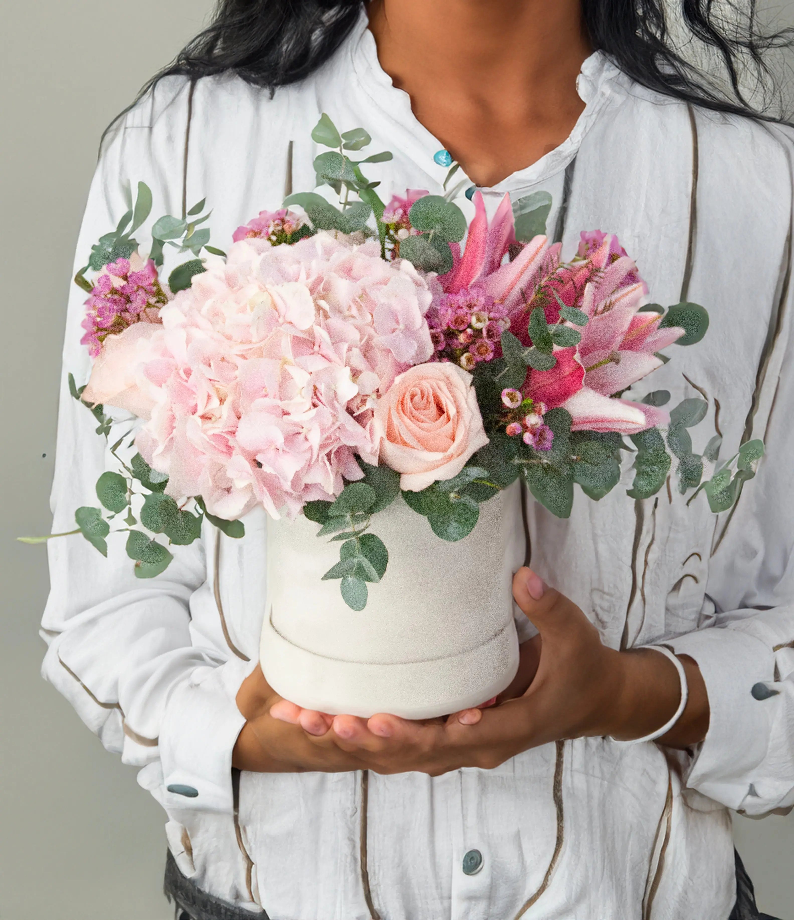 blushy-serenity-hydrangea-lily-box-dubai