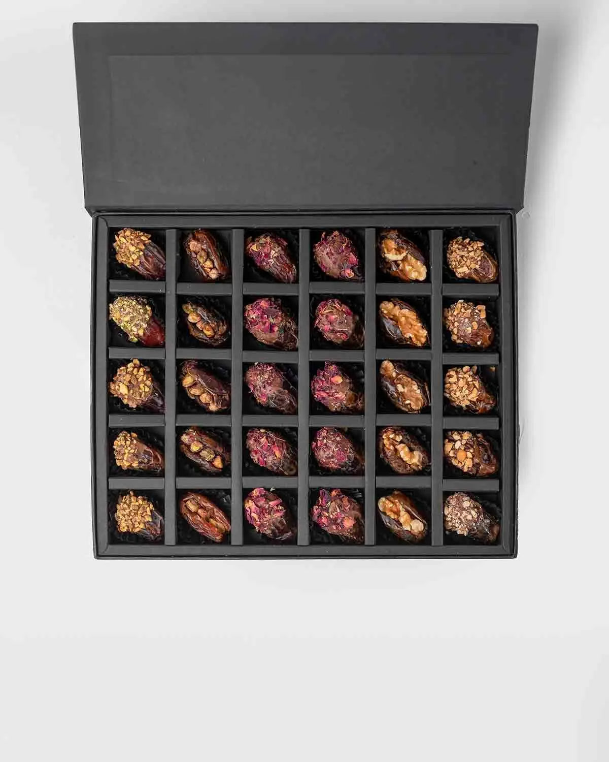 premium-majdoul-dates-gift-box-dubai