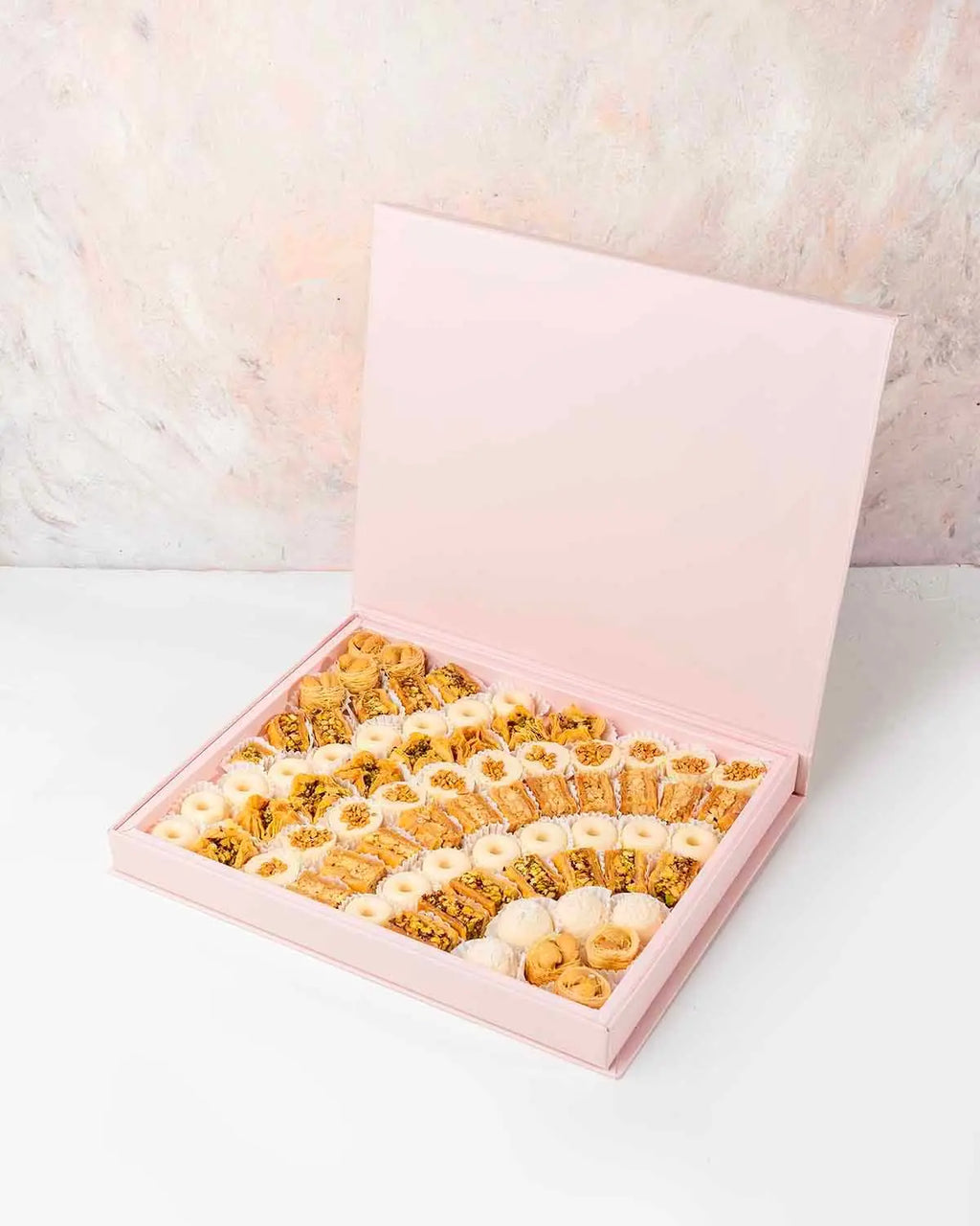baklawa-and-chocolates-gift-box-dubai
