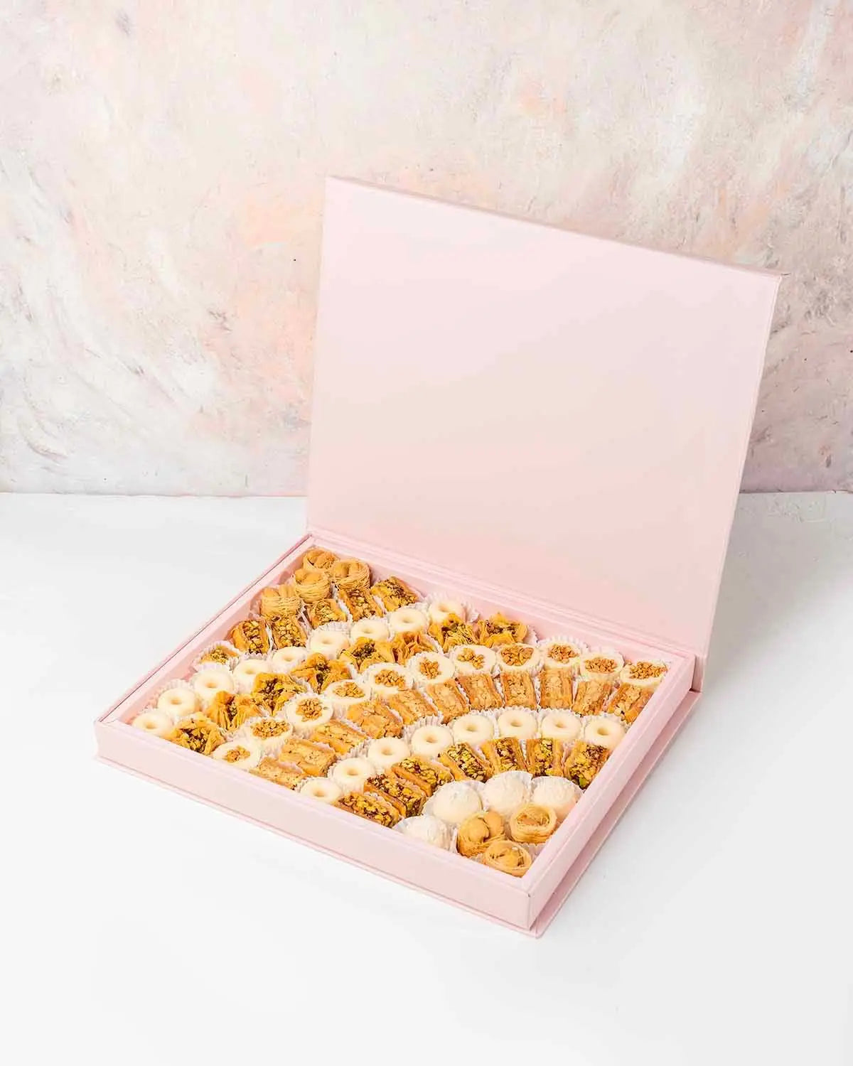 baklawa-and-chocolates-gift-box-dubai