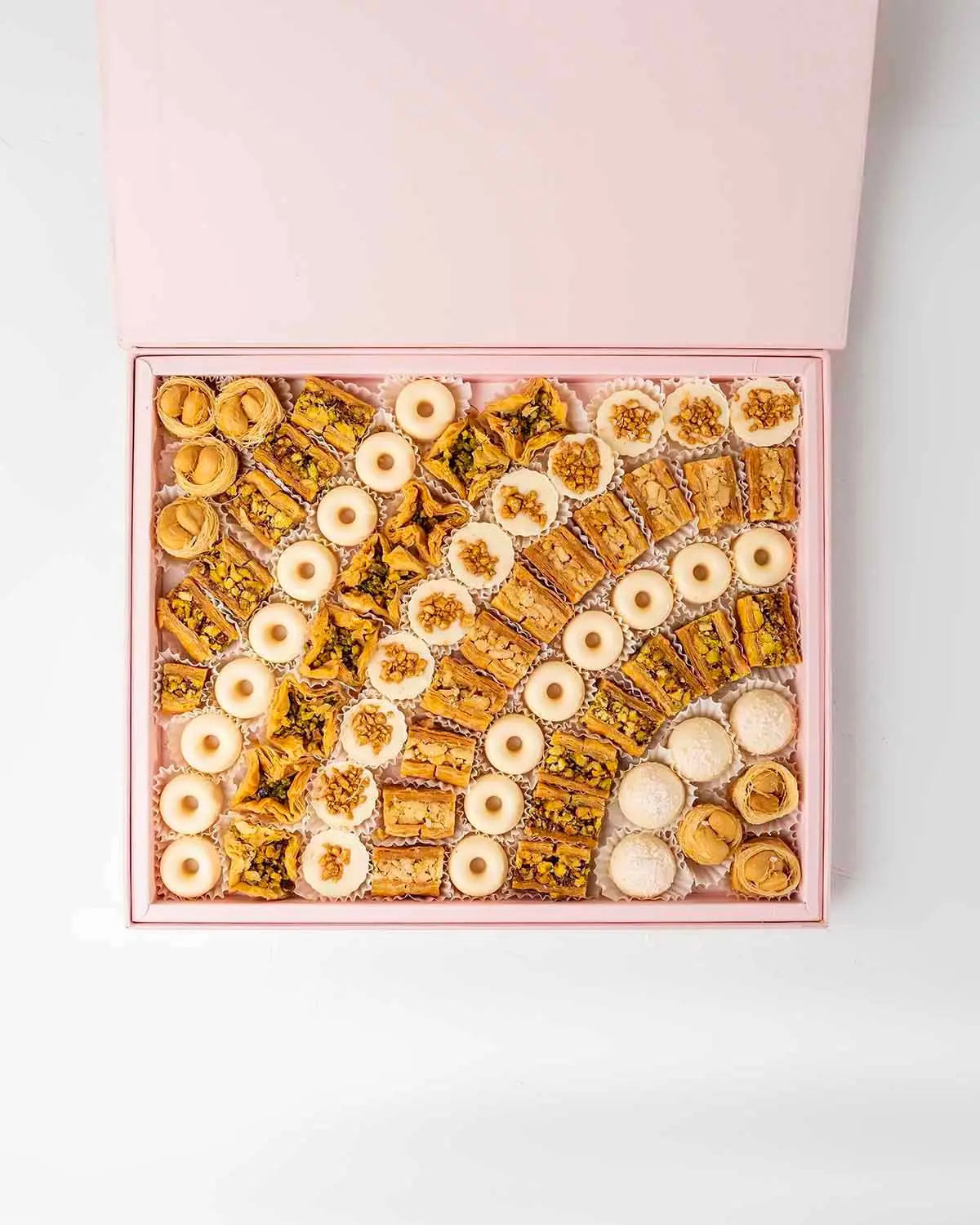 baklawa-and-chocolates-gift-box-dubai