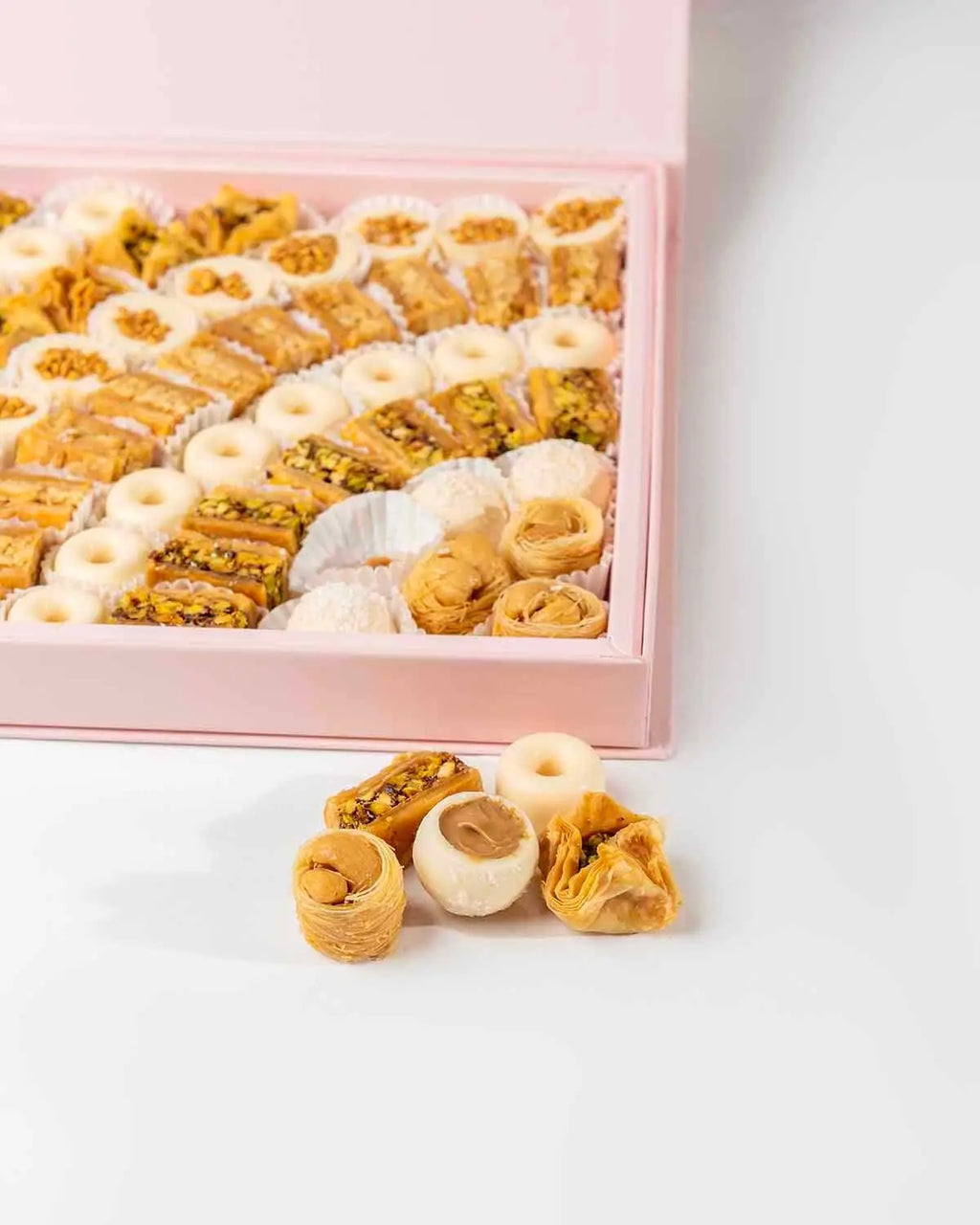 baklawa-and-chocolates-gift-box-dubai