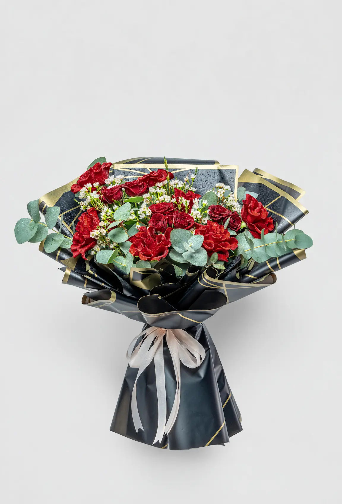 the-gold-standard-valentines-bouquet-dubai