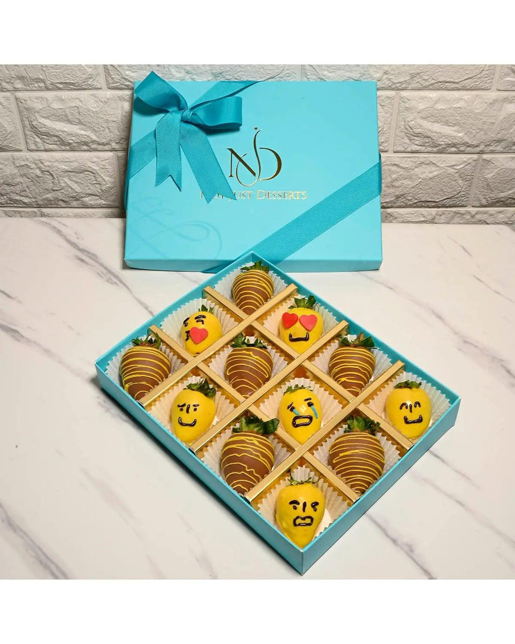 emoji-chocolate-strawberries-dubai