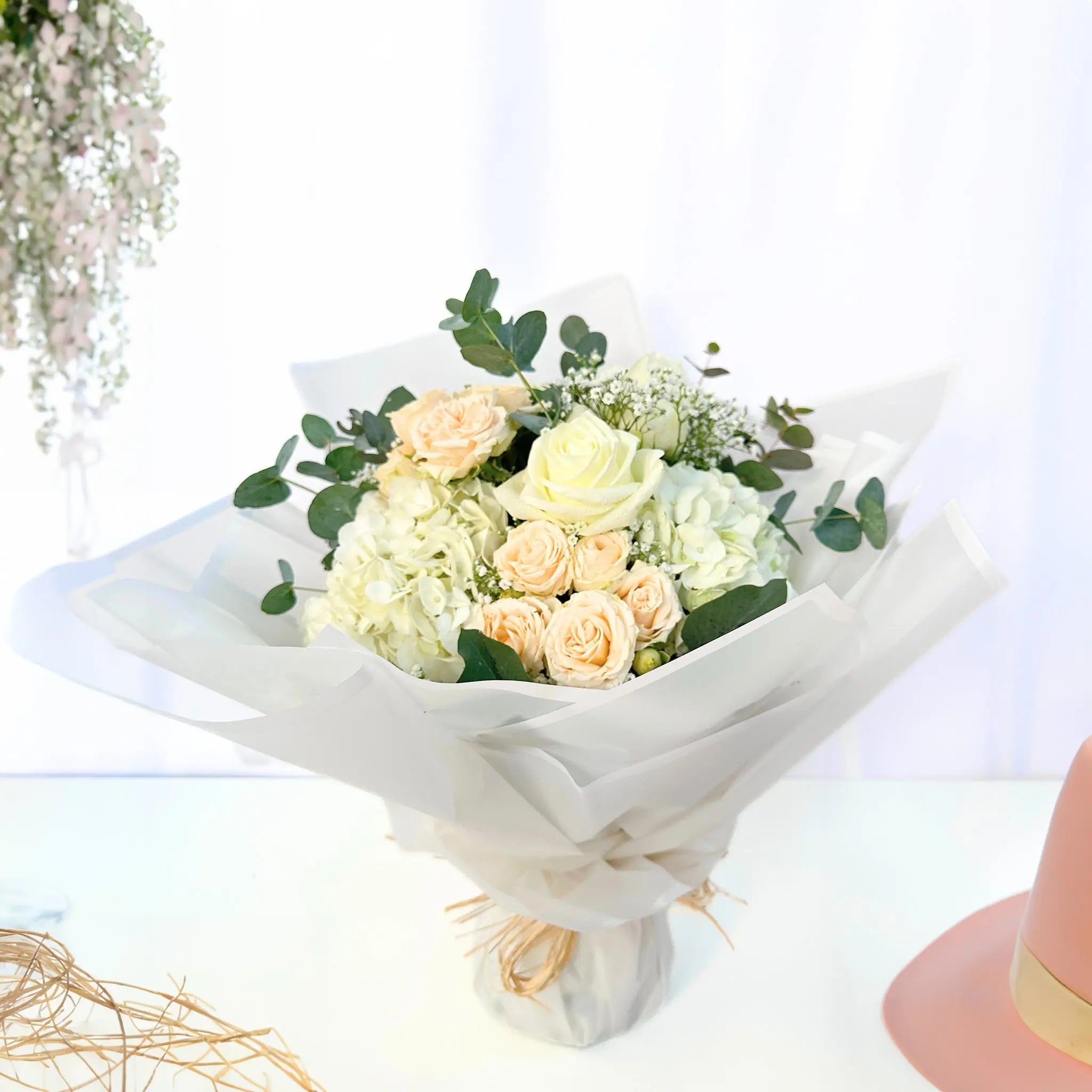 ivory-glow-hydrangea-rose-bouquet-dubai