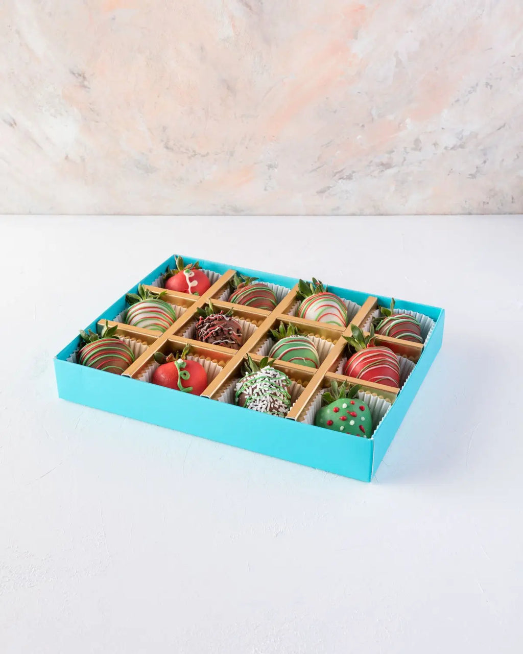 12pcs-christmas-strawberries-dubai