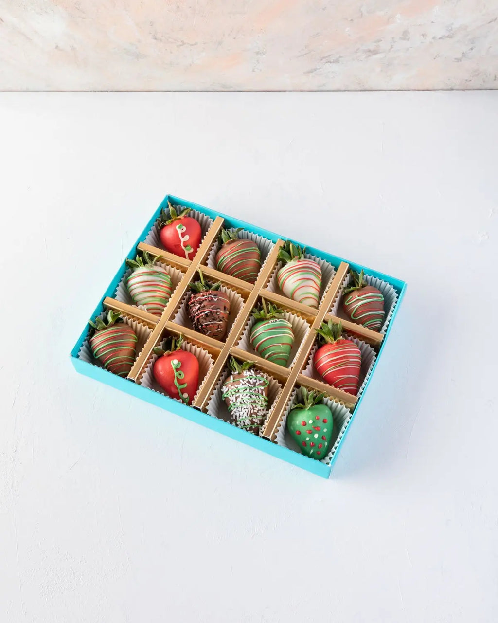 12pcs-christmas-strawberries-dubai