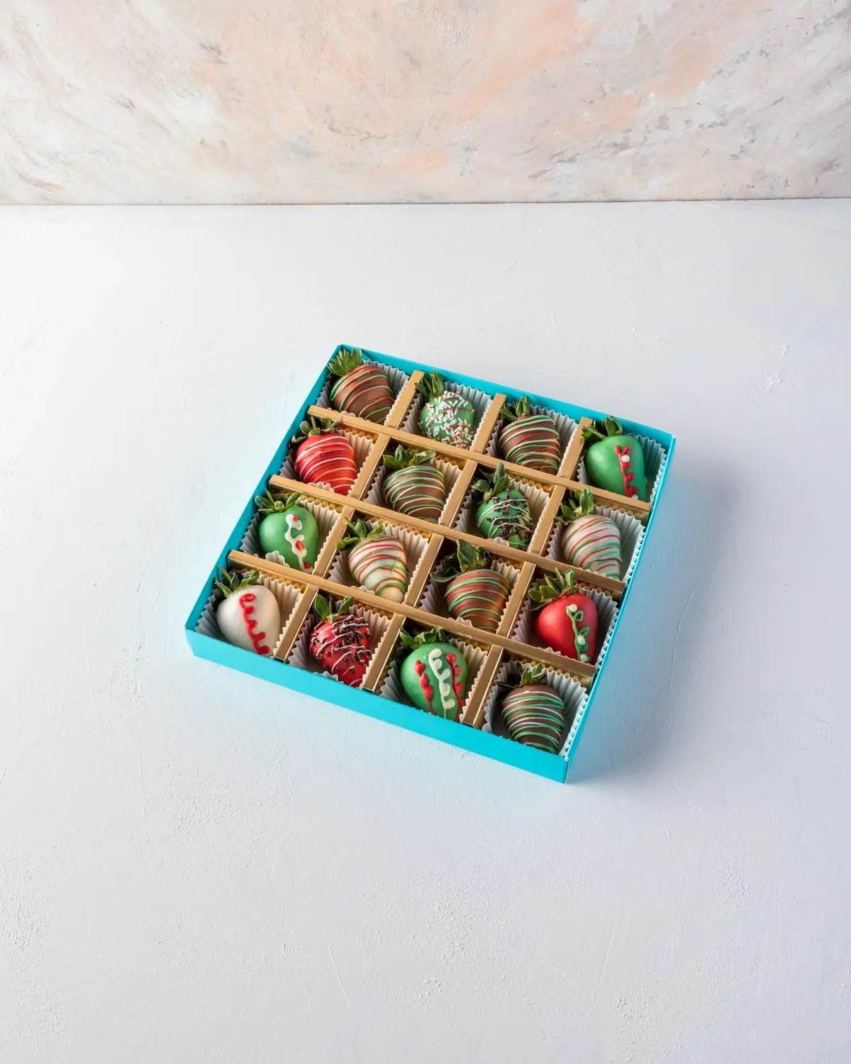 16pcs-xmas-strawberries-dubai
