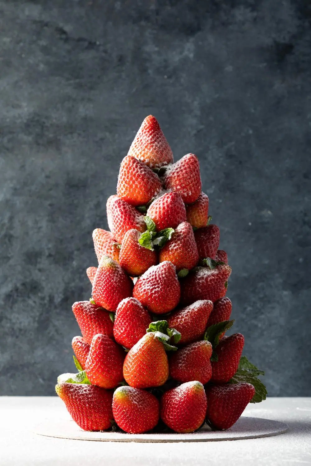 berry-christmas-tree-dubai