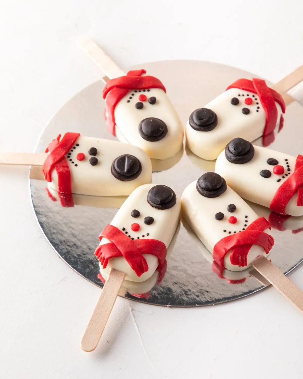 snowman-cakesicles-dubai