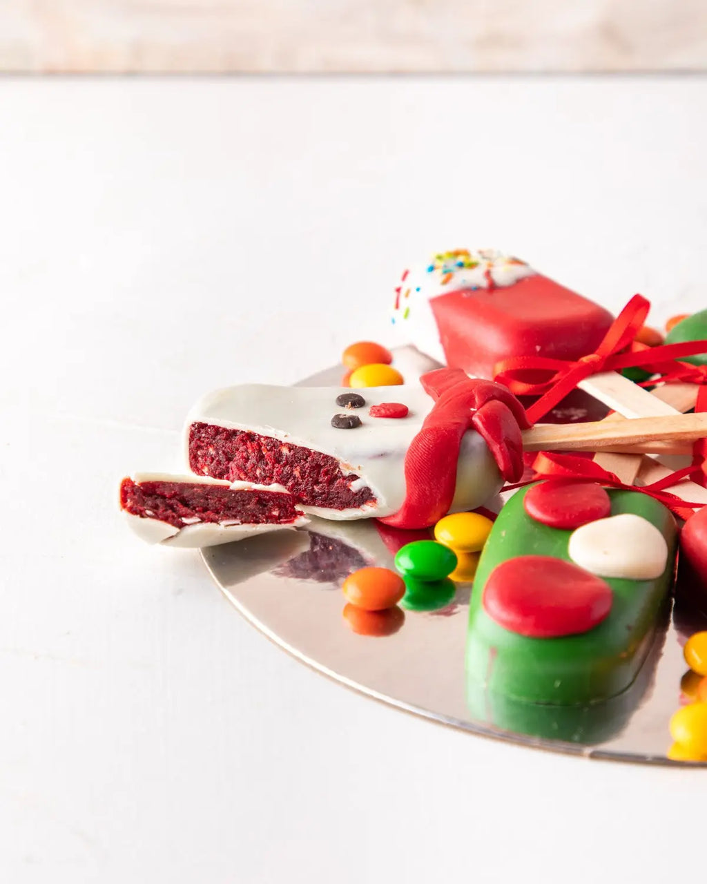 christmas-theme-cakesicles-dubai