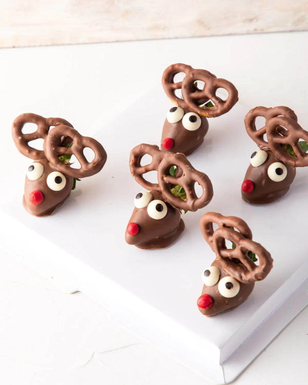 chocolate-strawberry-reindeer-dubai