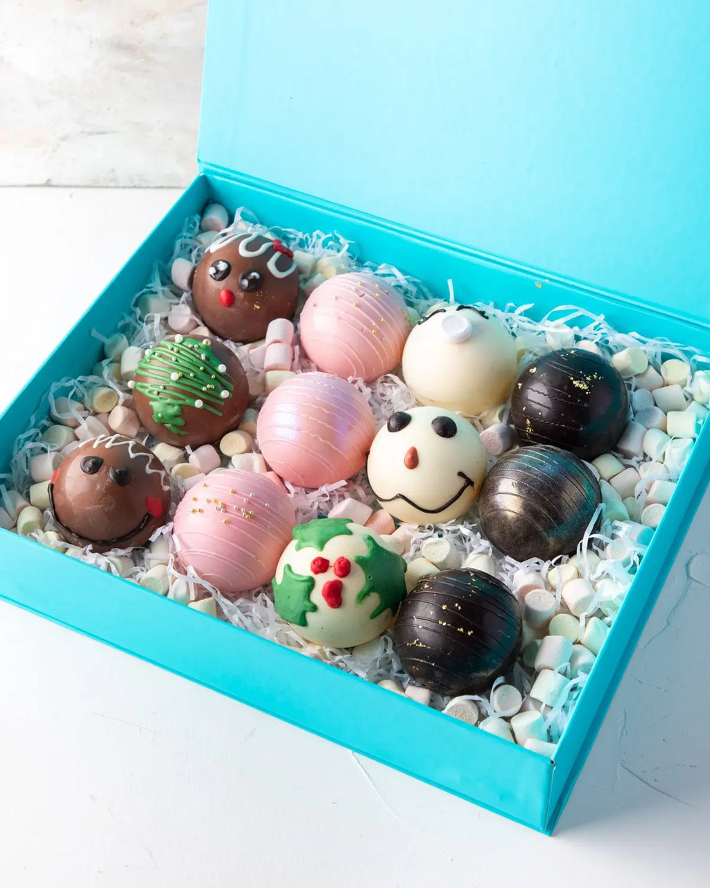 christmas-hot-chocolate-bombs-dubai