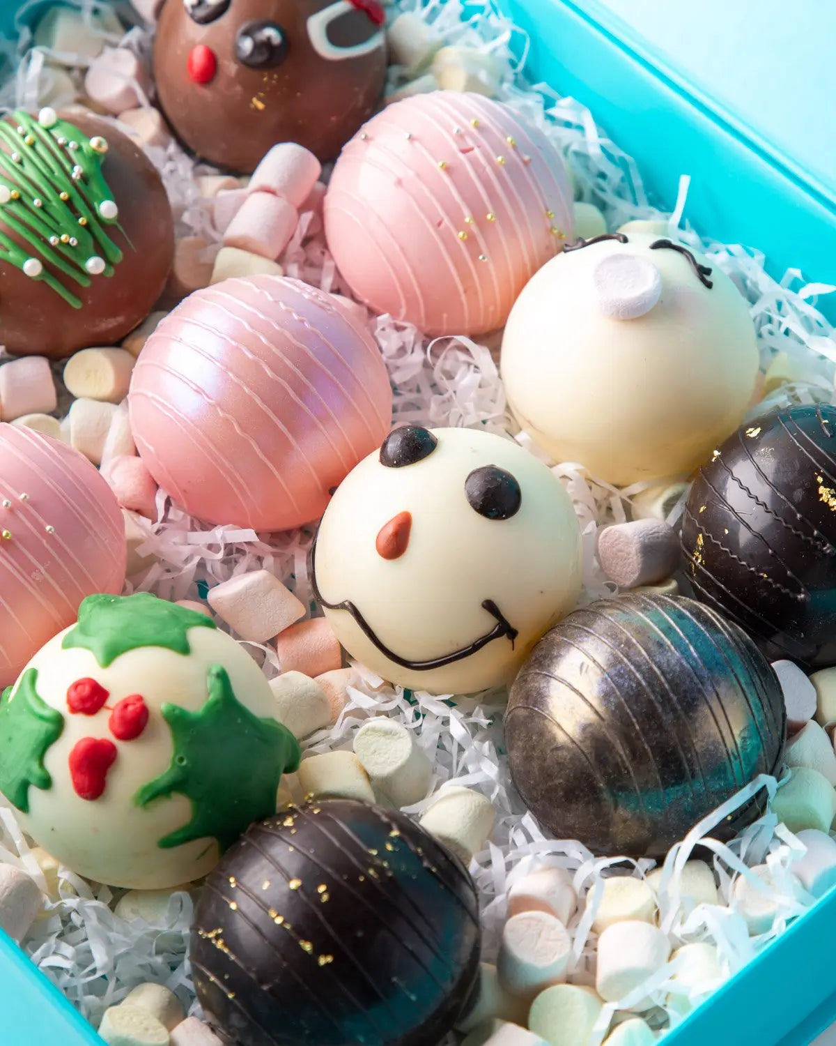 christmas-hot-chocolate-bombs-dubai