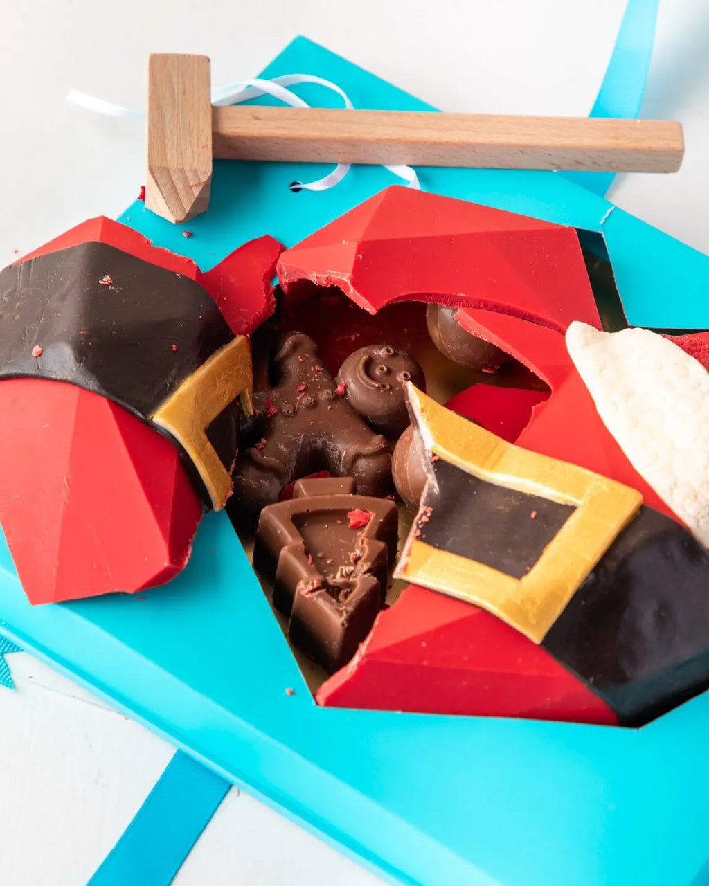 christmas-pinata-heart-dubai