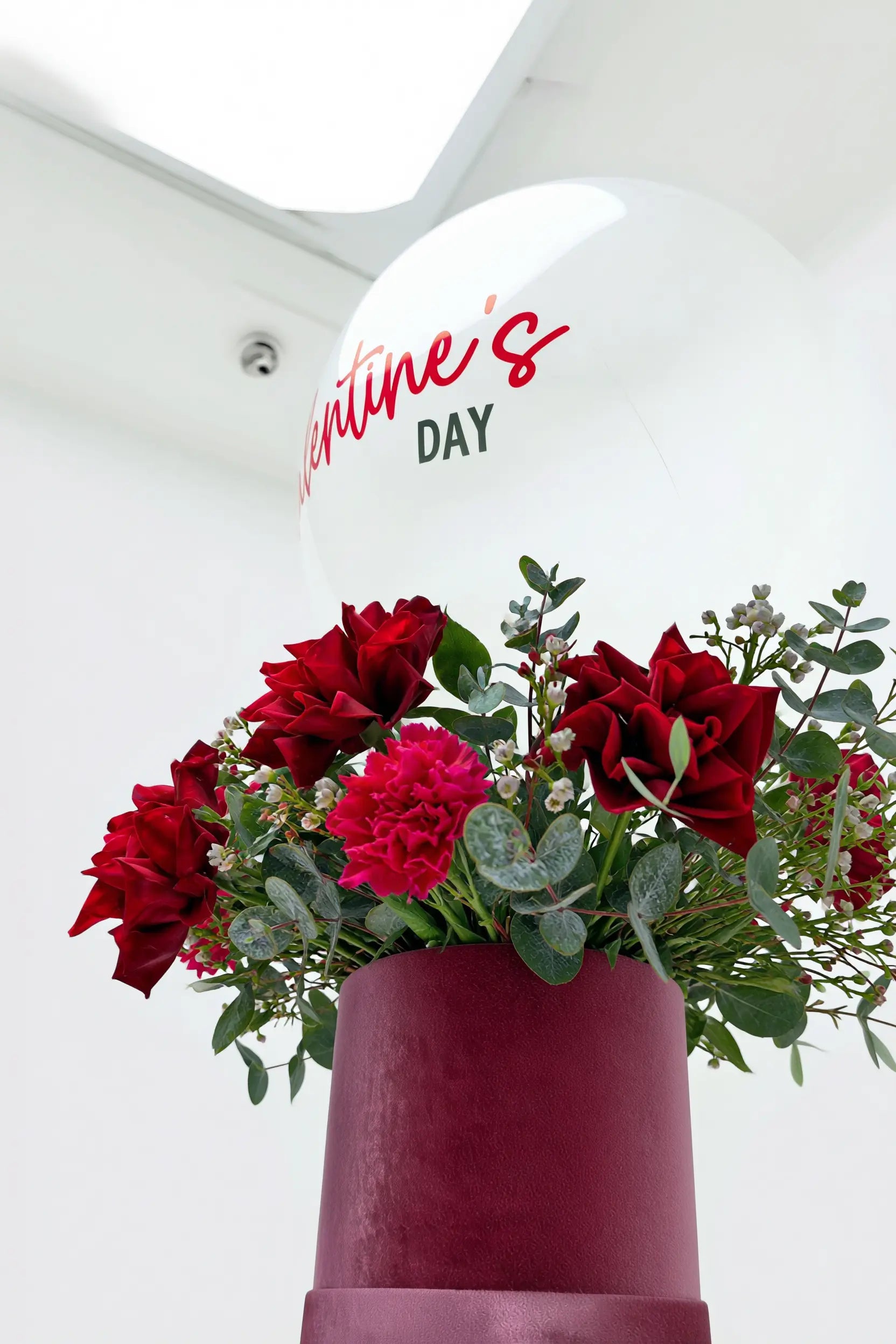 valentines-day-balloon-flower-box-dubai