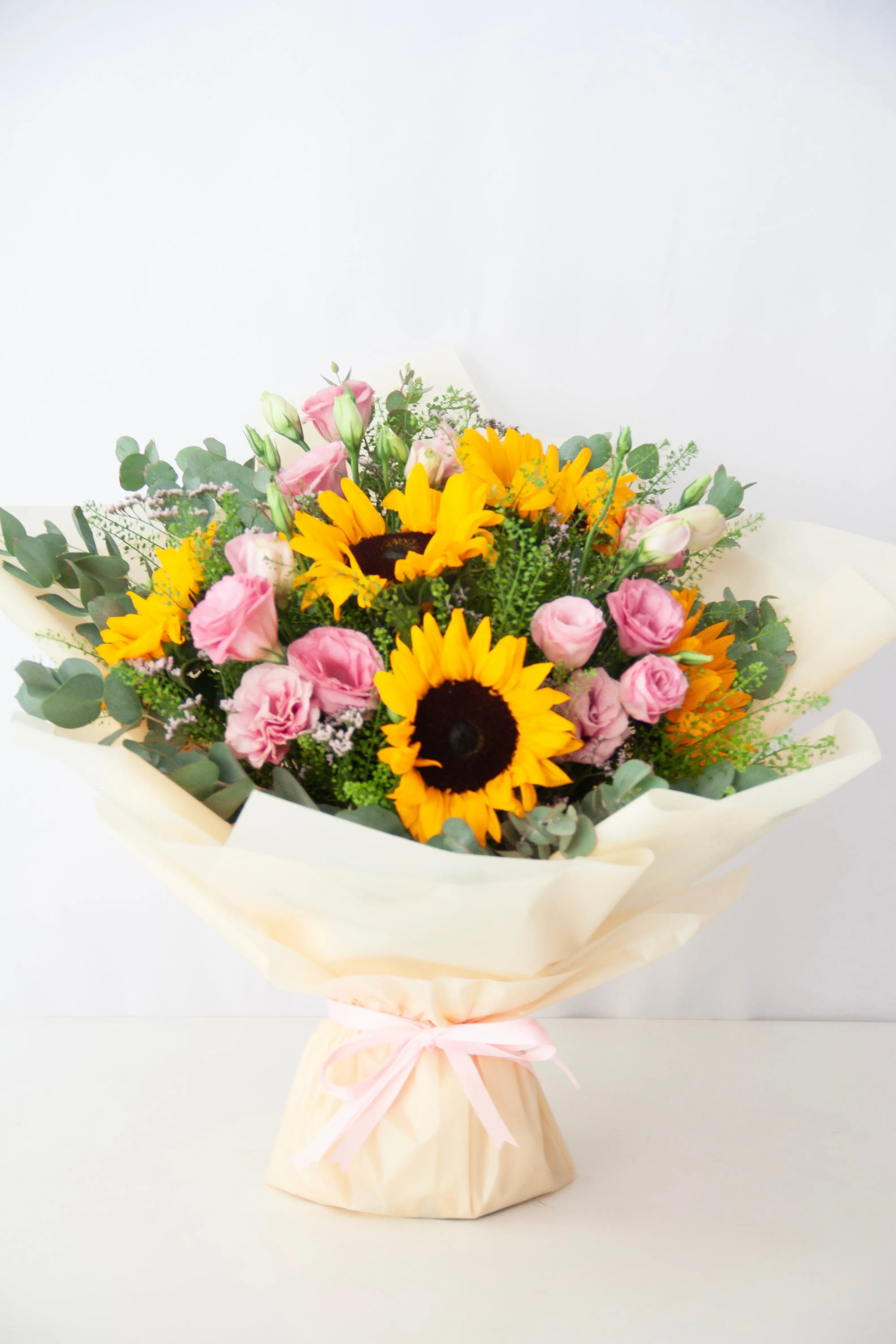 sunshine-blush-sunflower-rose-bouquet-dubai