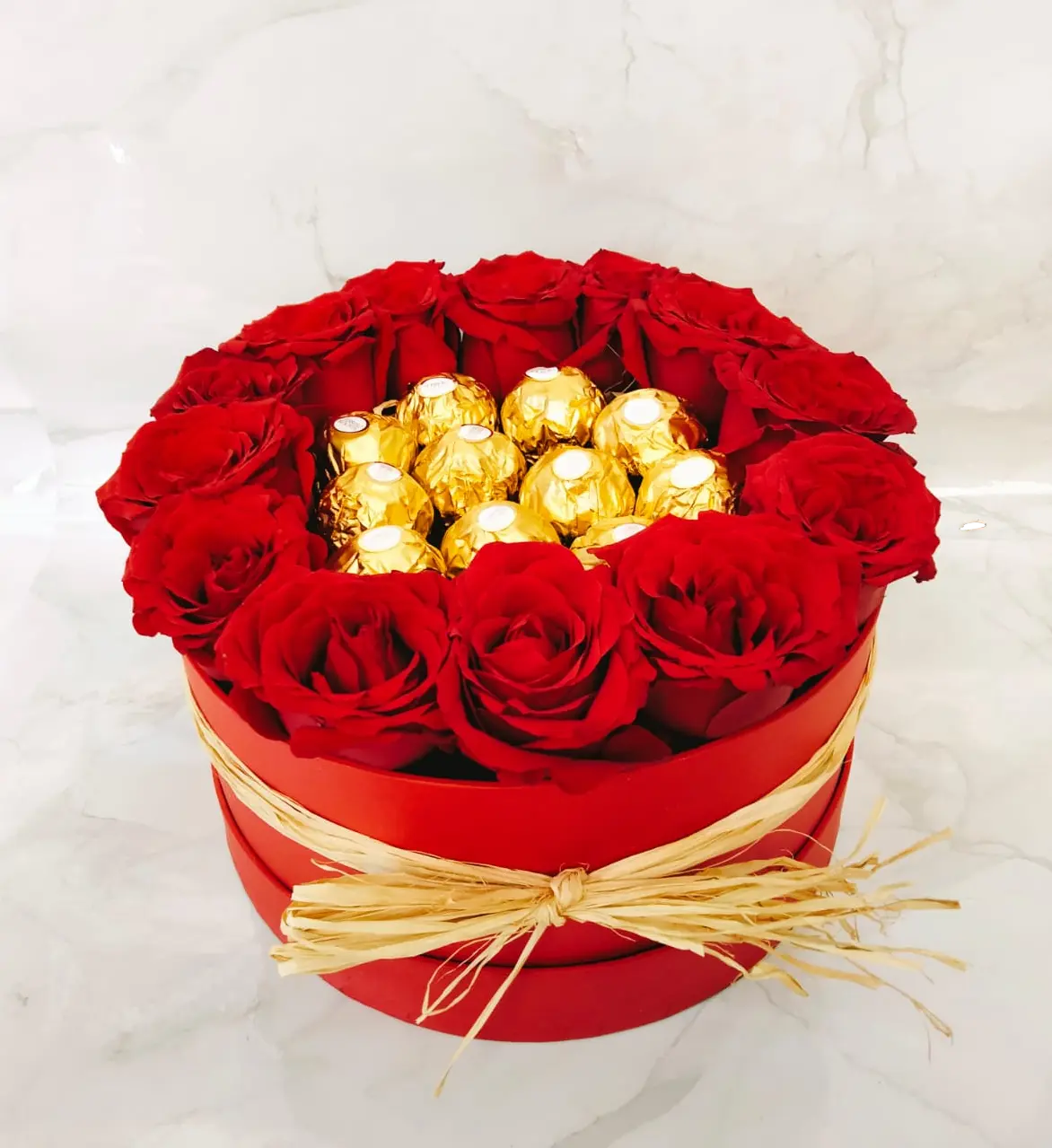 golden-heart-rose-chocolate-box-dubai